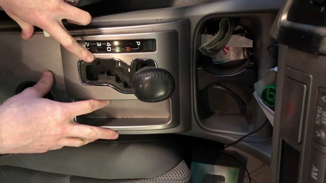 Замена накладки лампочки рычага переключения передач на Tacoma