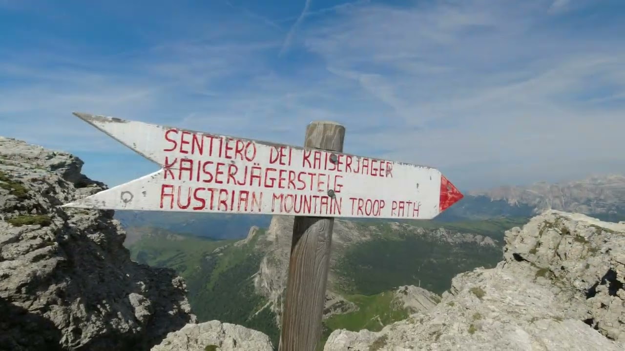 CIMA PICCOLO LAGAZUOI - LAGO LAGAZUOI - RIFUGIO SCOTONI anello dal Passo Valparola