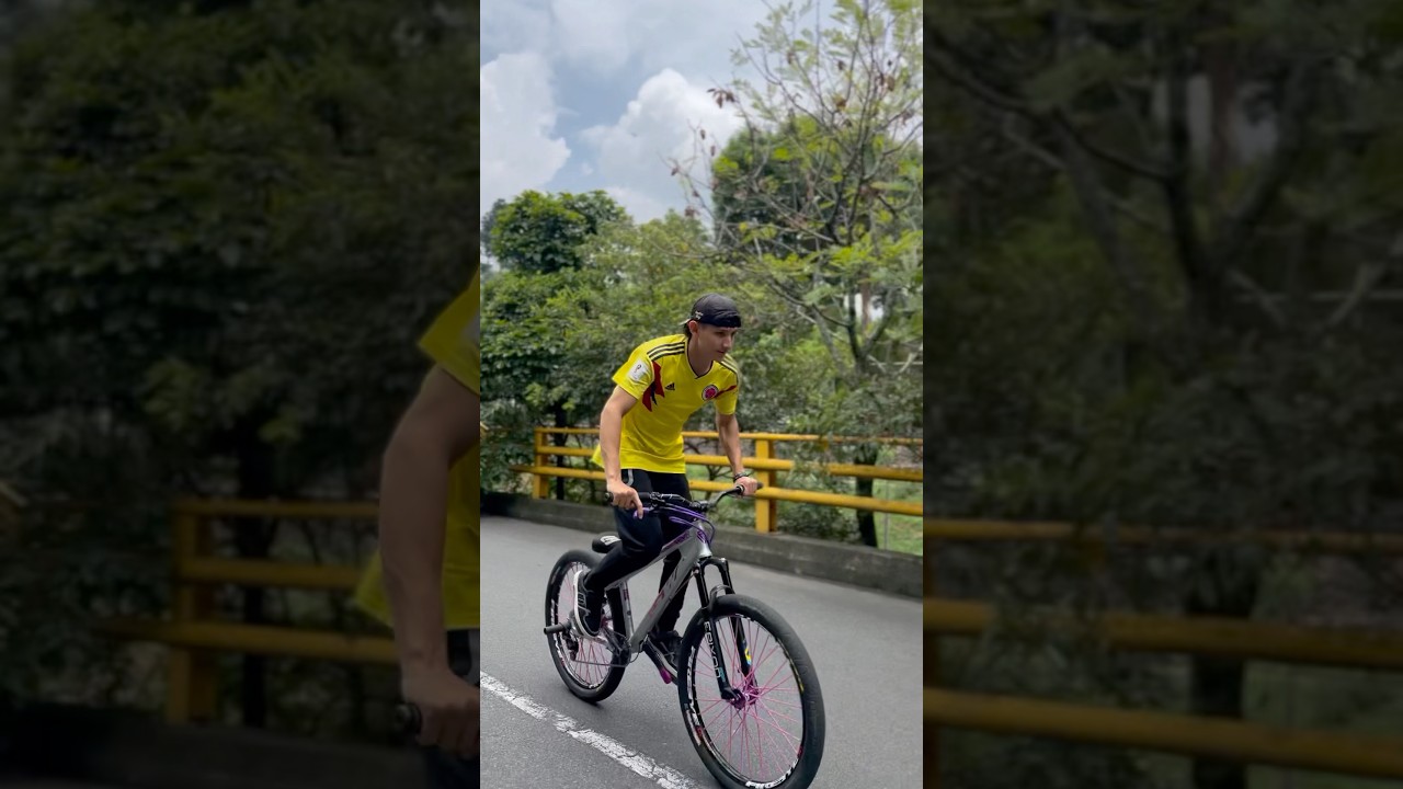 Mami prenda la radio encienda la tele 🔥😱 #automobile #viralvideo #humor #lacolombiana #bicicleta