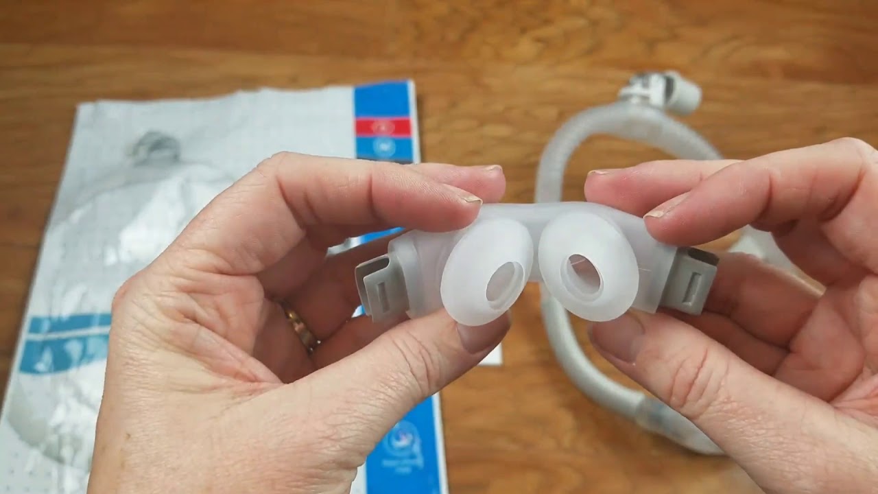 Новая назальная CPAP-маска P30i от Resmed крупным планом.