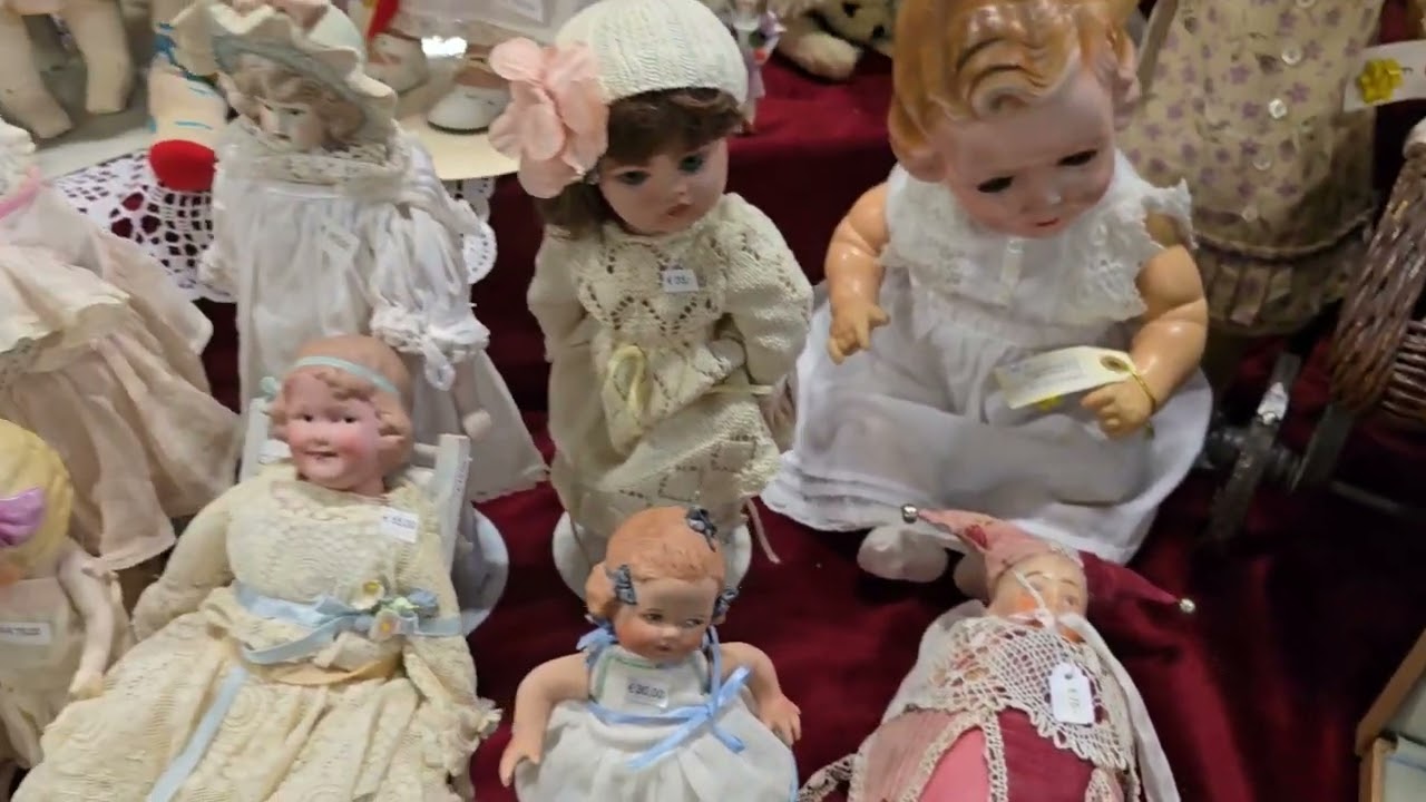 Exhibition of antique dolls and collectable teddy bears in Utrecht 