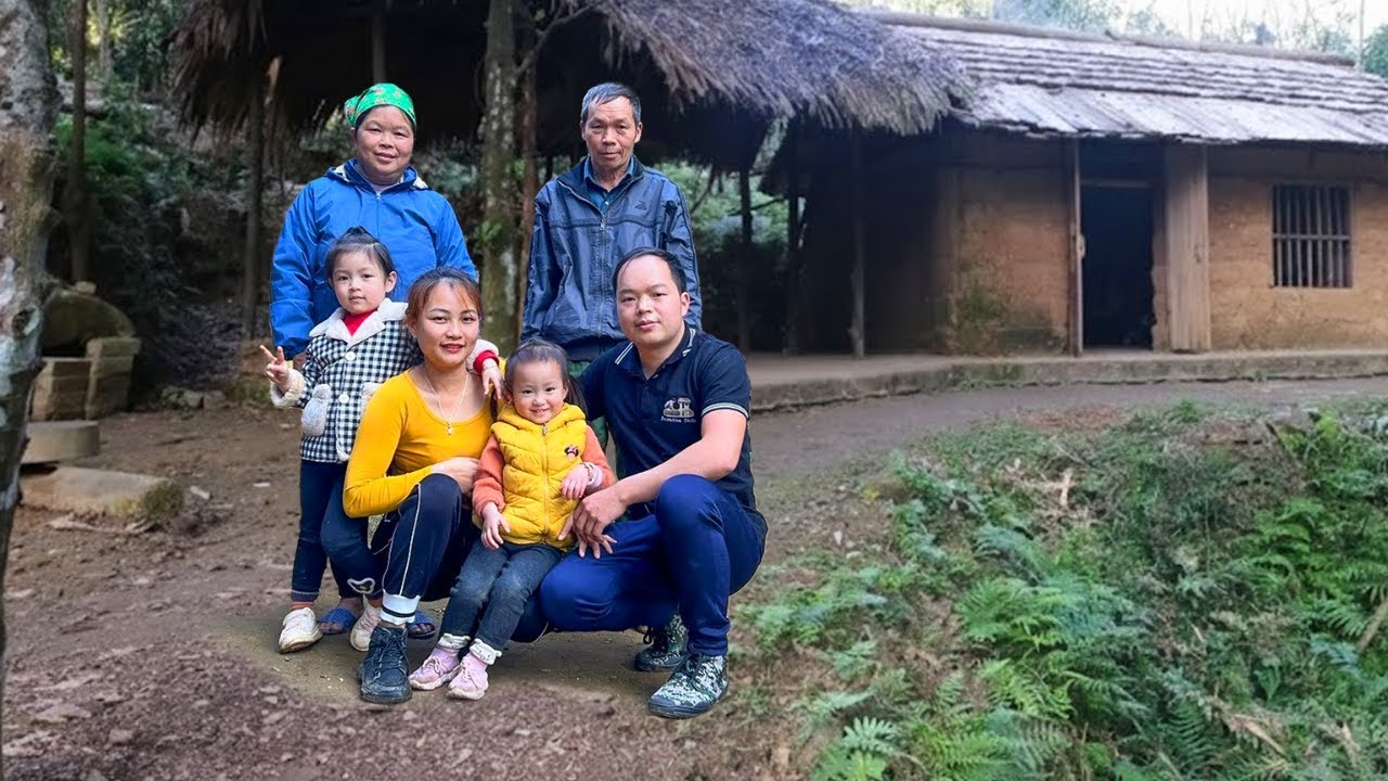 Emotional Reunion in the Wild | Duong&rsquo;s Family Visits His Primitive Camp