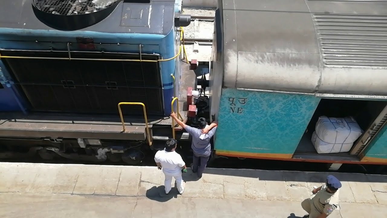 LOCO CHANGE | Diesel WDM3A to Electric WAP7 TKD | 15119 RAMESWARAM MANDUADIH EXPRESS