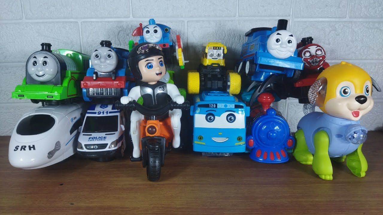 Colección de juguetes coloridos: trenes, autos y lindas amigas.