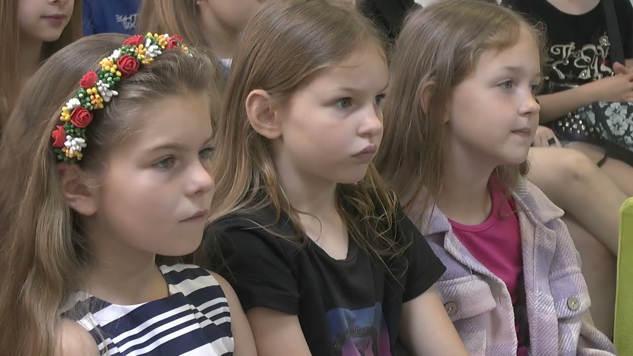 Читає автор  Надія Гуменюк  Частина 3  Луцьк   маленька  Україна
