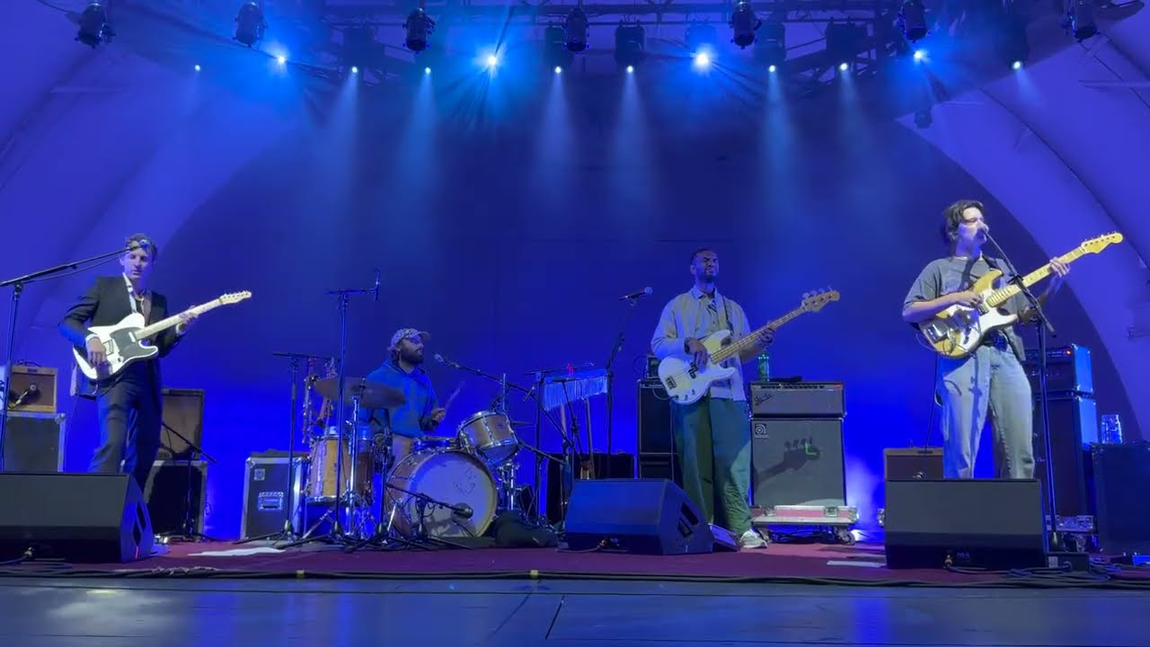 Big Thief - Beautiful World (Live @ Hollywood Bowl) [Unreleased Song]