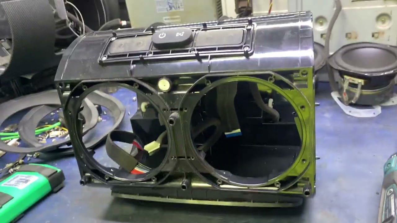Caixa de som JBL Boombox, desmontado troca de bateria