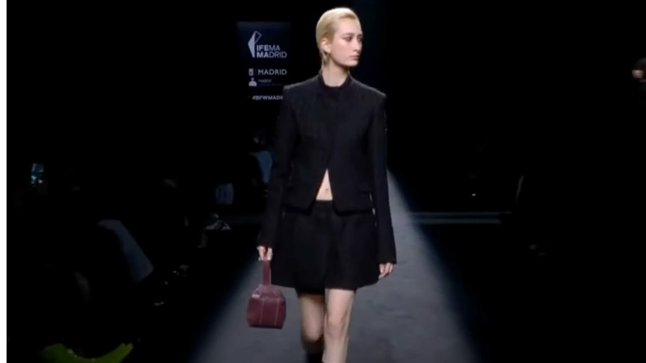 FASHION SHOW 2024 (ROBERTO TORRETTA COLLECTION FALL/WINTER 2024/2025)