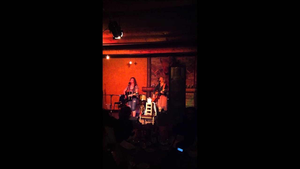 Dreams x2 (Live at Louie's) - Desi Taylor and Carrie McFerrin