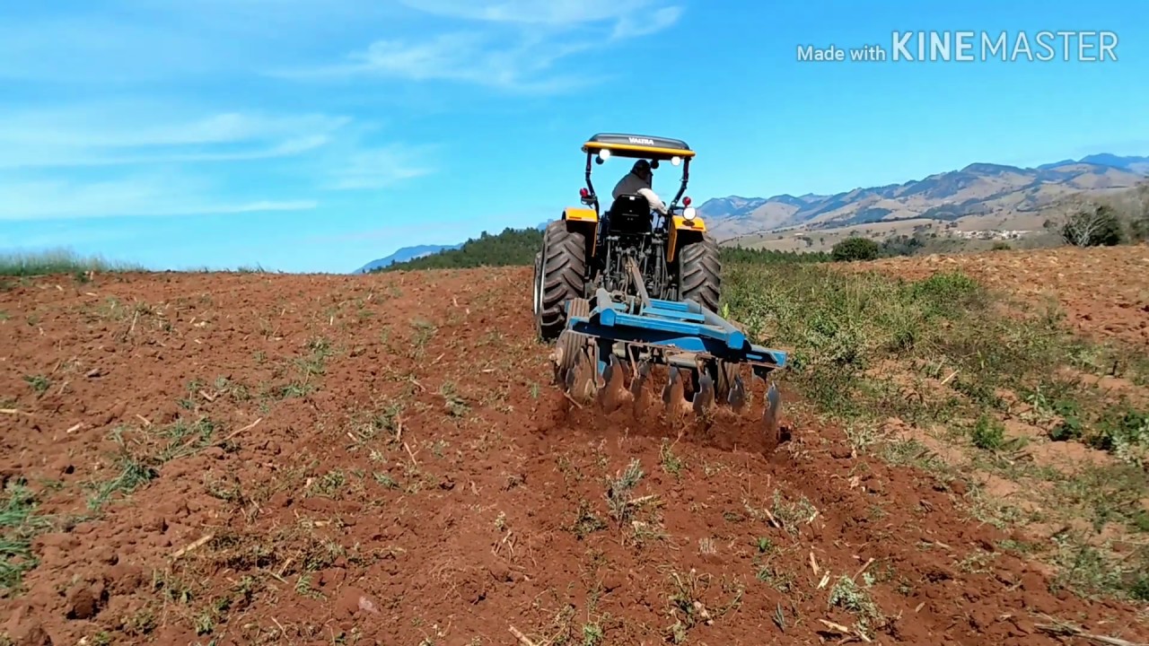 trator valtra A750 no grad&atilde;o