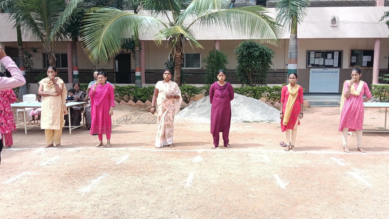 Kg section parents sports at J T ENGLISH MEDIUM CBSE School purthgeri-Gajendragad.on 31/10/2025.