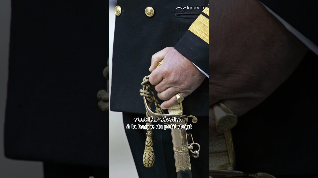 Chevali&egrave;re au petit doigt du Roi Charles III #bague #jewelry #royalfamily #familleroyale