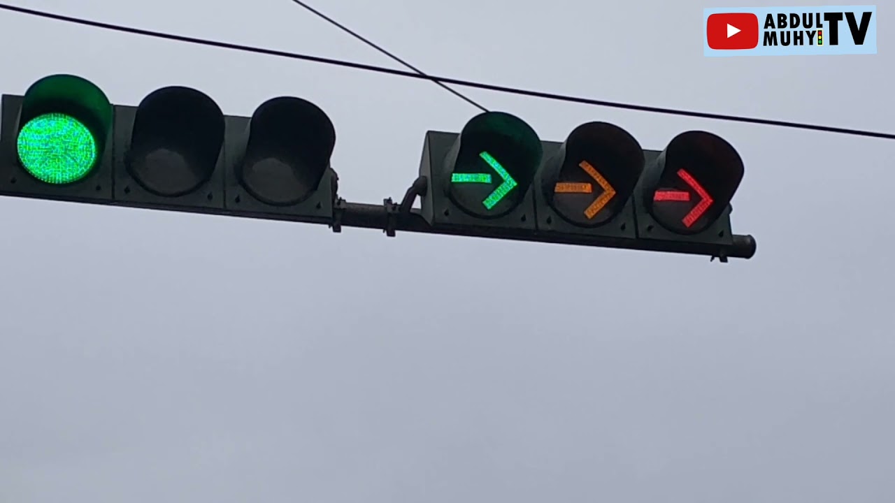 MENDADAK INFO, TRAFFIC LIGHT SIMPANG PASAR INDUK CARINGIN KOTA BANDUNG ERROR NYALA SEMUA (8/11/2021)