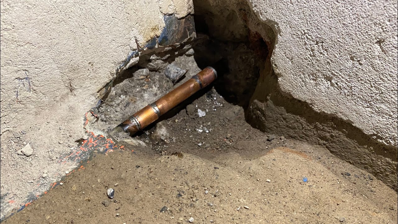 Como reparar una fuga de agua en cobre con poco espacio