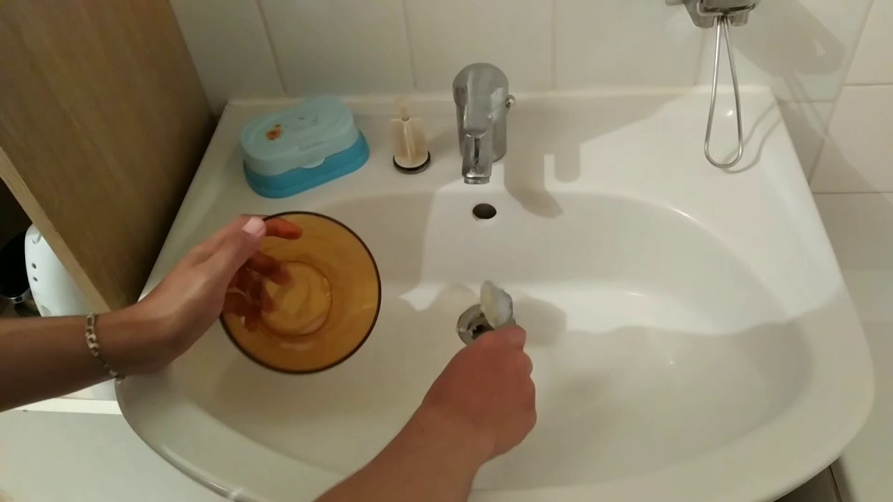 DÉBOUCHER UN LAVABO SANS PRODUITS