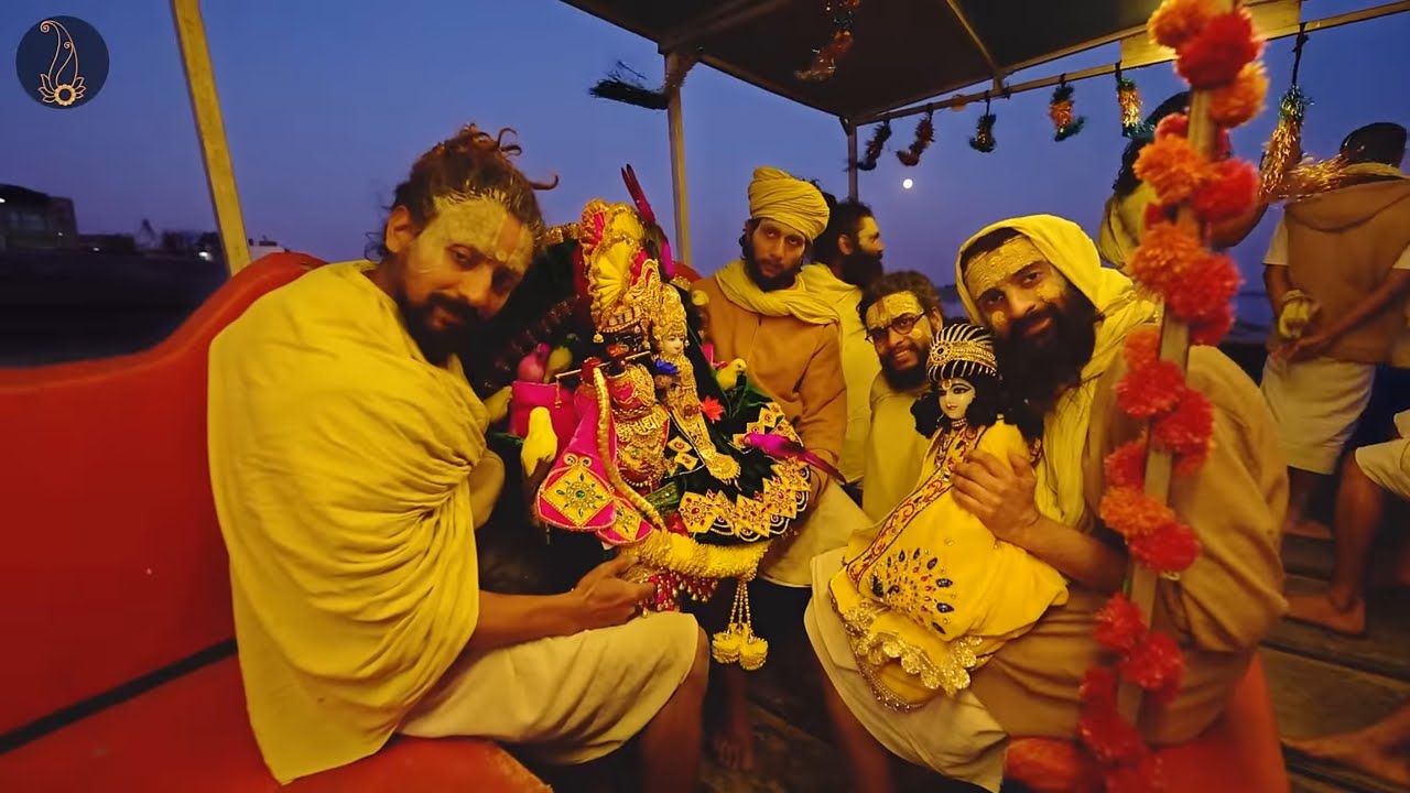 यमुना जी में नौका विहार