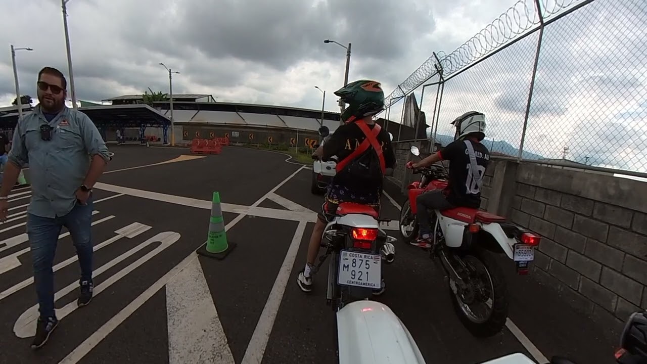 PRUEBA DE MANEJO PARA A3 EN PLANTEL PASO ANCHO CON XR650L CON VISTA DE LA INSTA 360