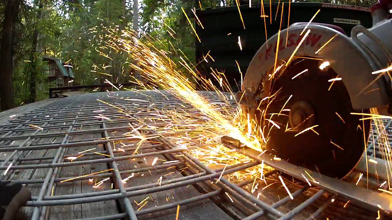 Close up cutting Hogwire with a skilsaw using a steel cutoff blade