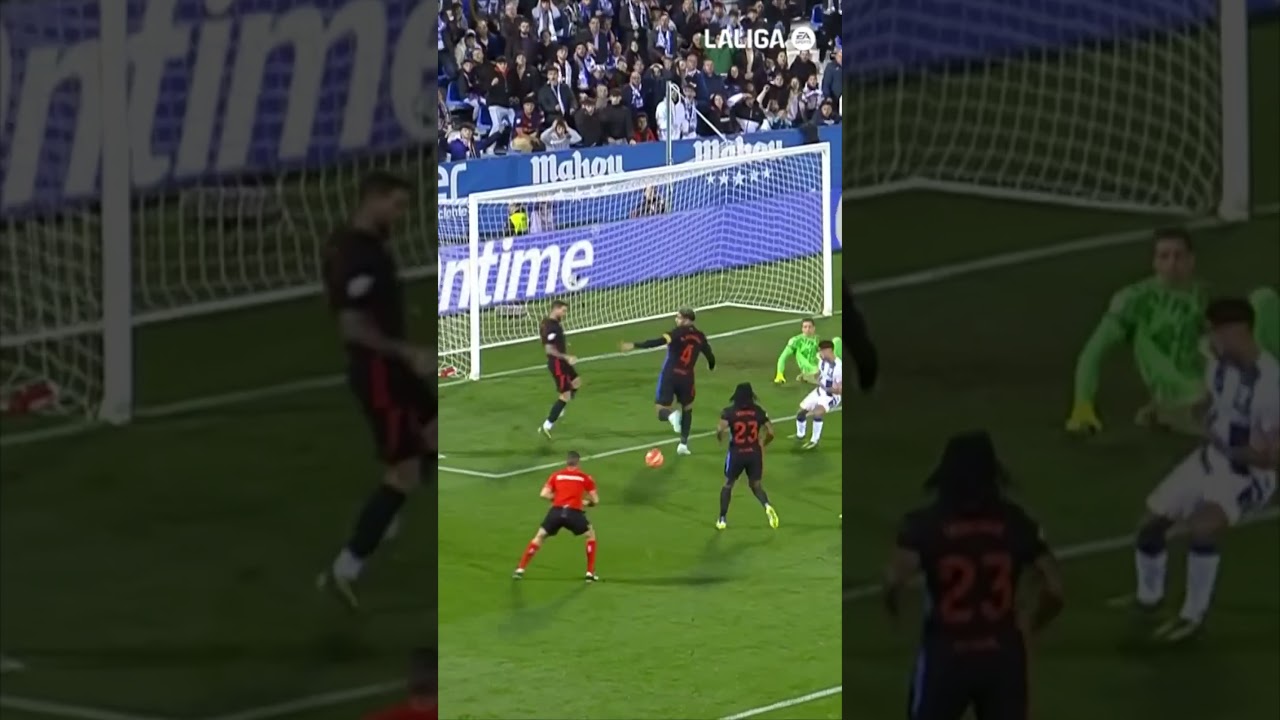 What a save from Tek! 👀❌ #laligahighlights #fcbarcelona #shorts #szczęsny