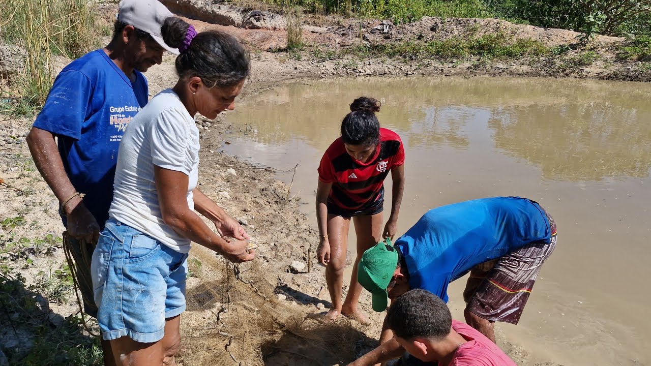 FUI AJUDA A FAMÍLIA JATOBA MUDAR OS PEIXE E FUI MUITA RISADA