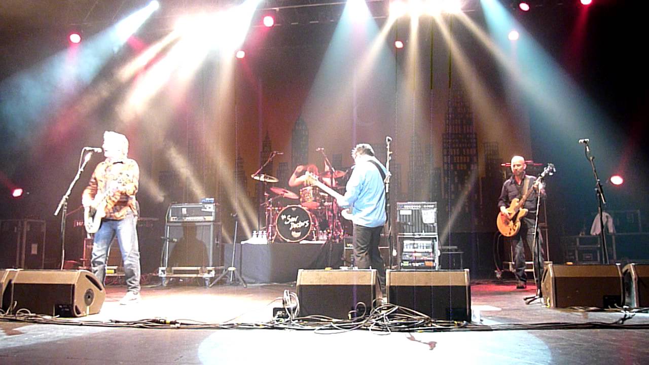 Saw Doctors : Will It Ever Stop Raining? @ Manchester Apollo 17/12/2011