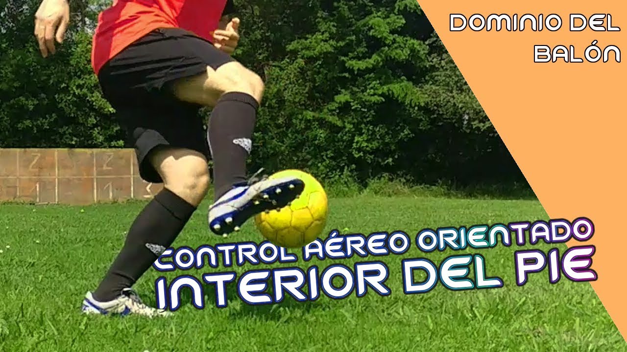 CÓMO CONTROLAR UN BALÓN AÉREO CON EL INTERIOR DEL PIE ⚽ CONTROLAR UN BALÓN DE FÚTBOL EN EL AIRE