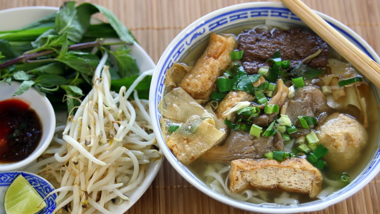 VEGAN PHO - PHỞ CHAY | Helen's Recipes