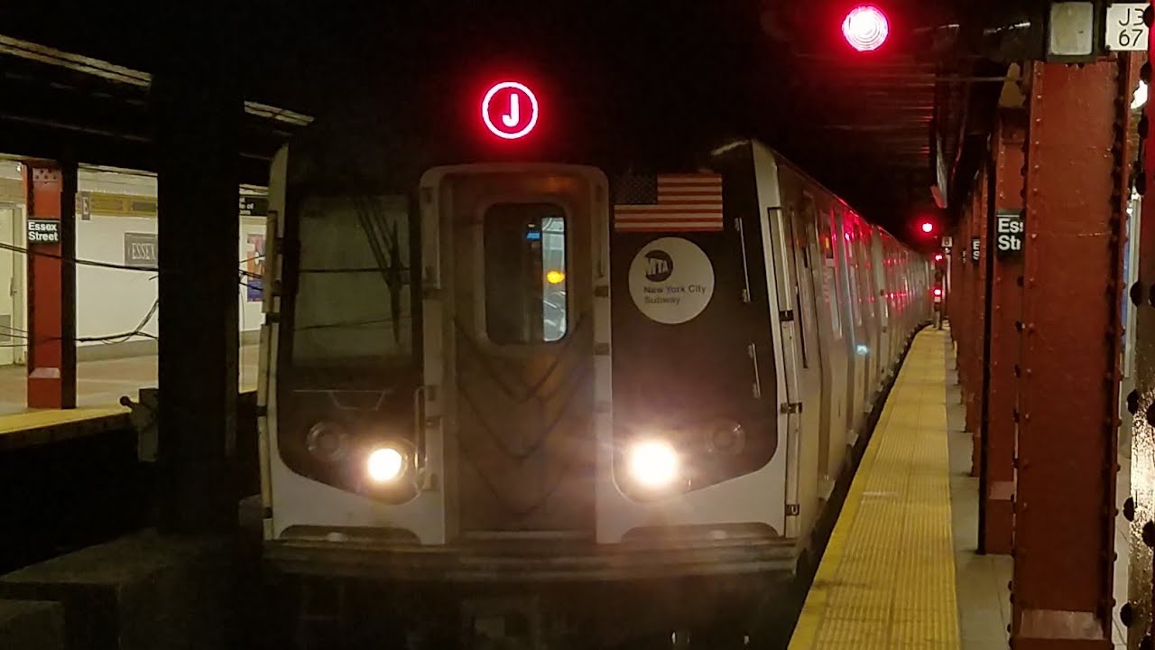 (J) trains End/begin service action at Delancey Street-Essex Street