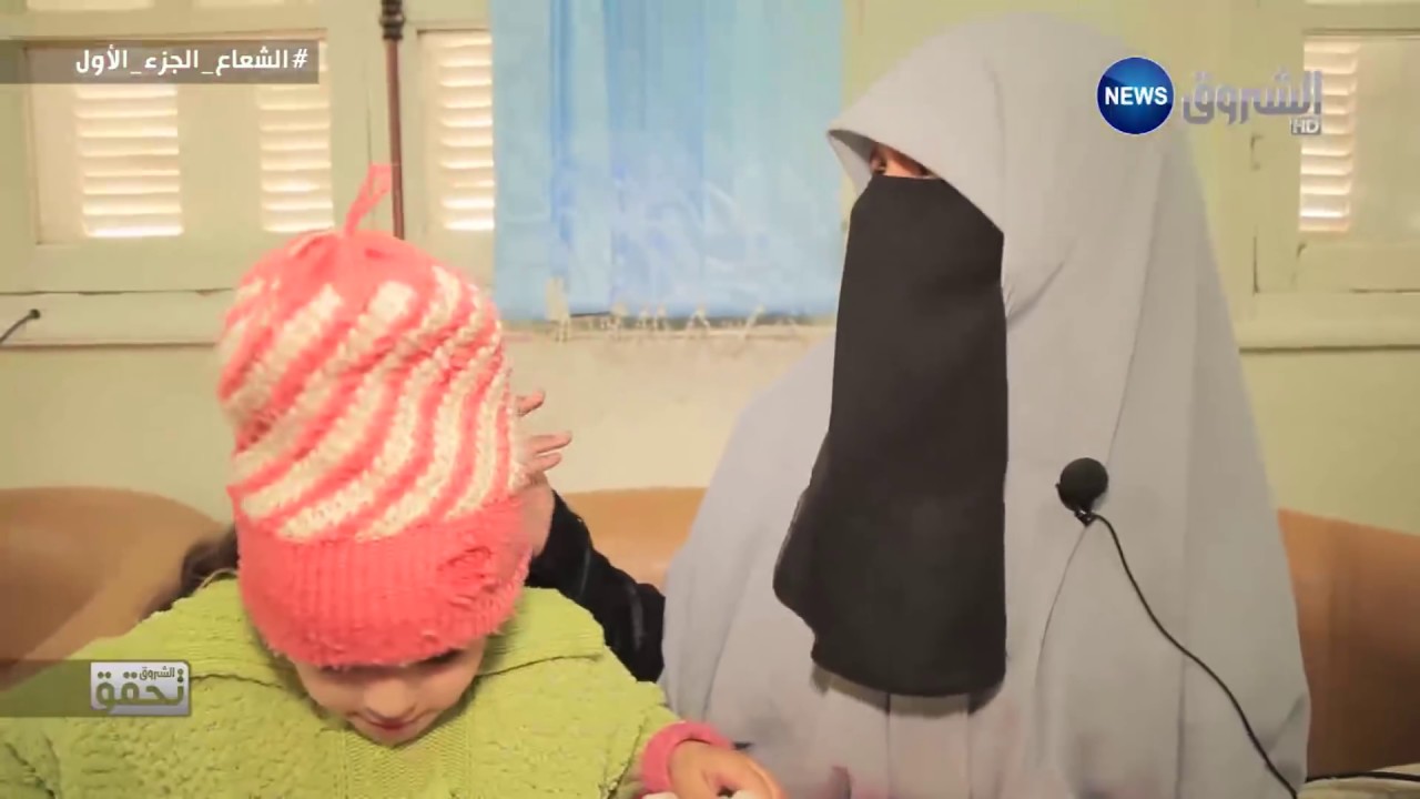 شاهد.. رئيس المجلس الشعبي البلدي لبئر العاتر يذرف الدموع تعاطفا مع مواطنة