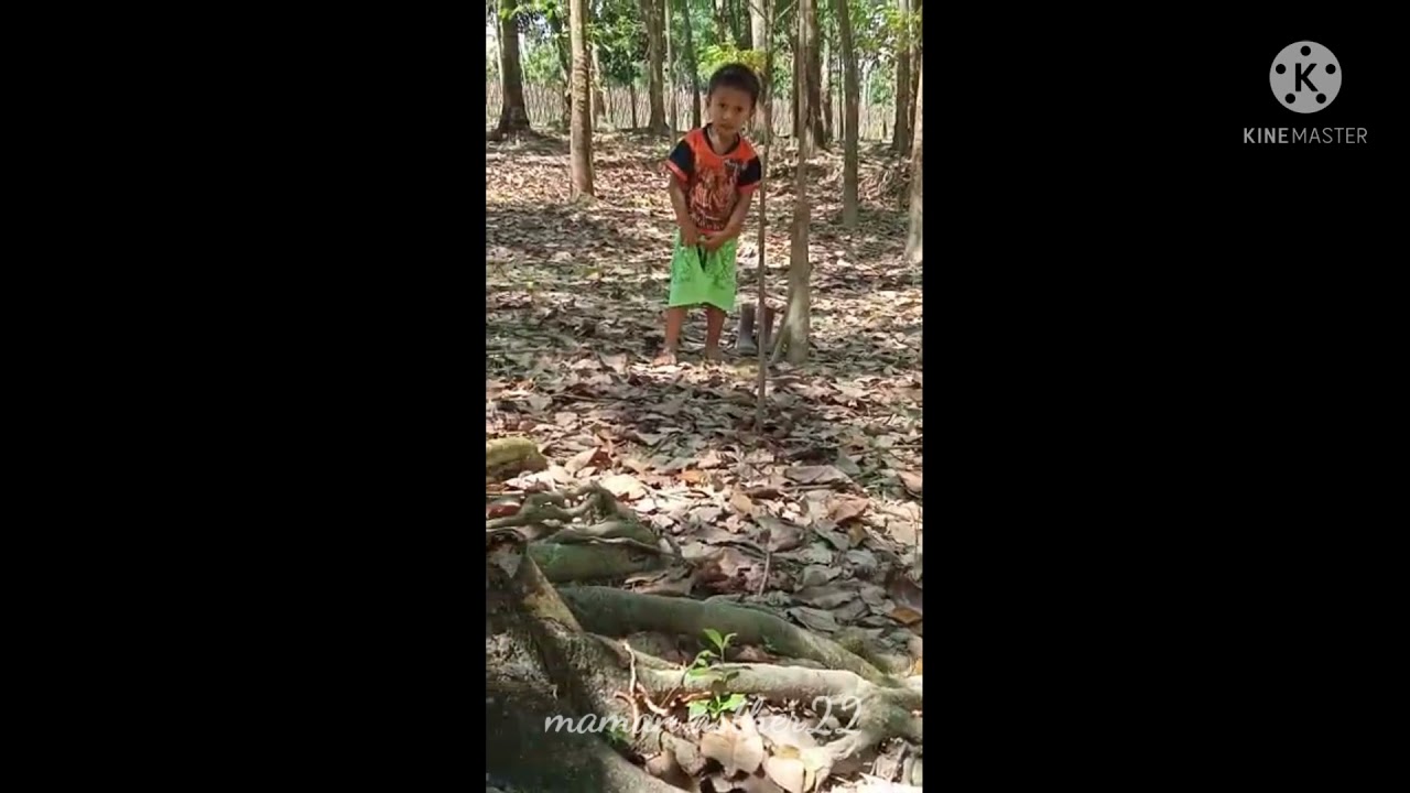 Tingkah tengil si bocil..celano robek jadi rok..