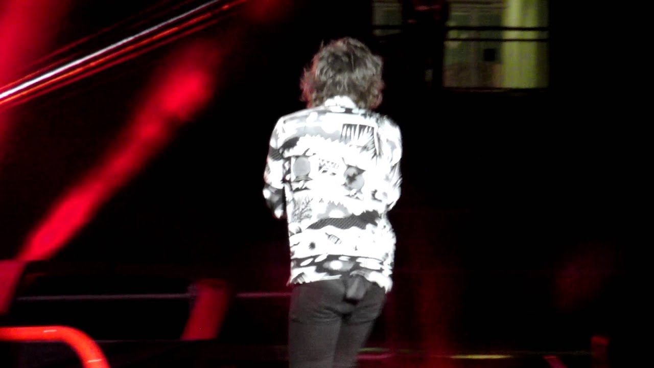 One Direction - Group Hug + Best Song Ever - London Wembley 08/06/2014