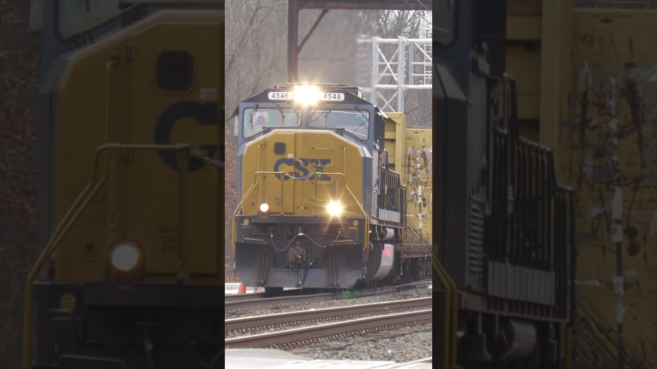 CSX M404 clearing cp TL with CSX 4546 in the lead #railcore #train