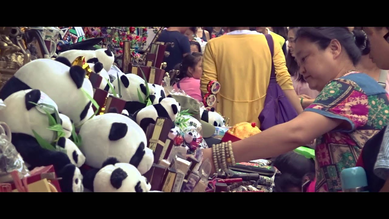 Wangfujing Shopping District in Beijing | China | 王府井