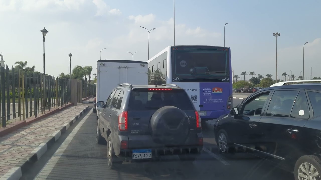 بنزينة و موقف أتوبيس مطار القاهرة إلى العروبه. Gas station and bus stop from Cairo Airport to Al-Ar