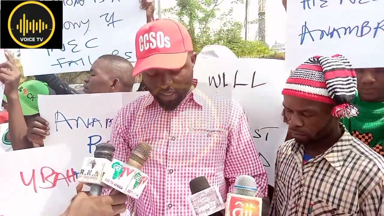 Heavy Protesters  Rock INEC Headquarters In Abuja Over Anambra State Elections