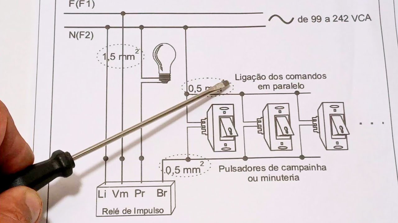 Esquema de ligação de um relé de impulso eletrônico