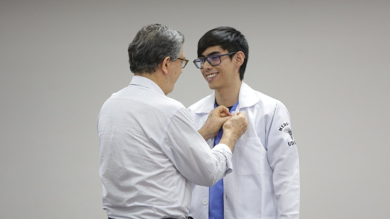 Imposición de batas  🎉  ¡El primer paso hacia tu vida en la medicina!
