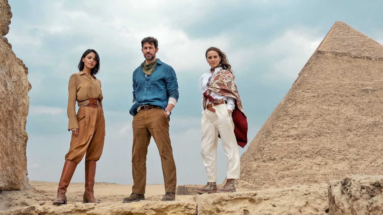 بييجي مصر علشان يبحث عن ينبوع مائي عمره آلاف السنين , اللى يشرب منه مايمو.تش أبداً