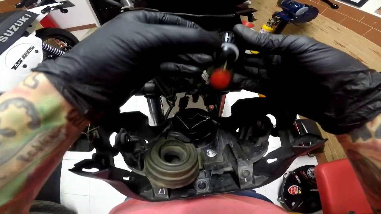 💀✌🏼🧰 Yamaha FZ2.0. Instalación bombillo de farola led. Instructivo.