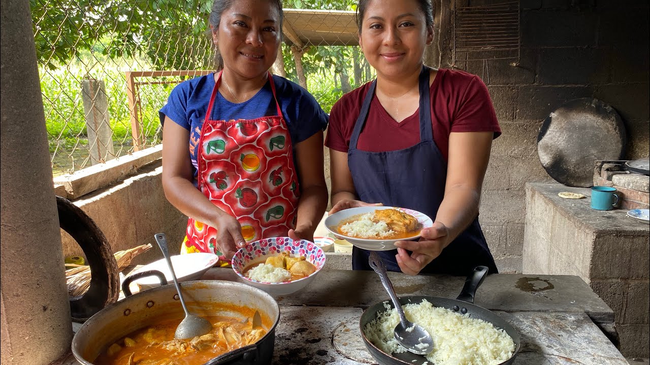 POLLO GUISADO ESTILO GUATEMALTECO