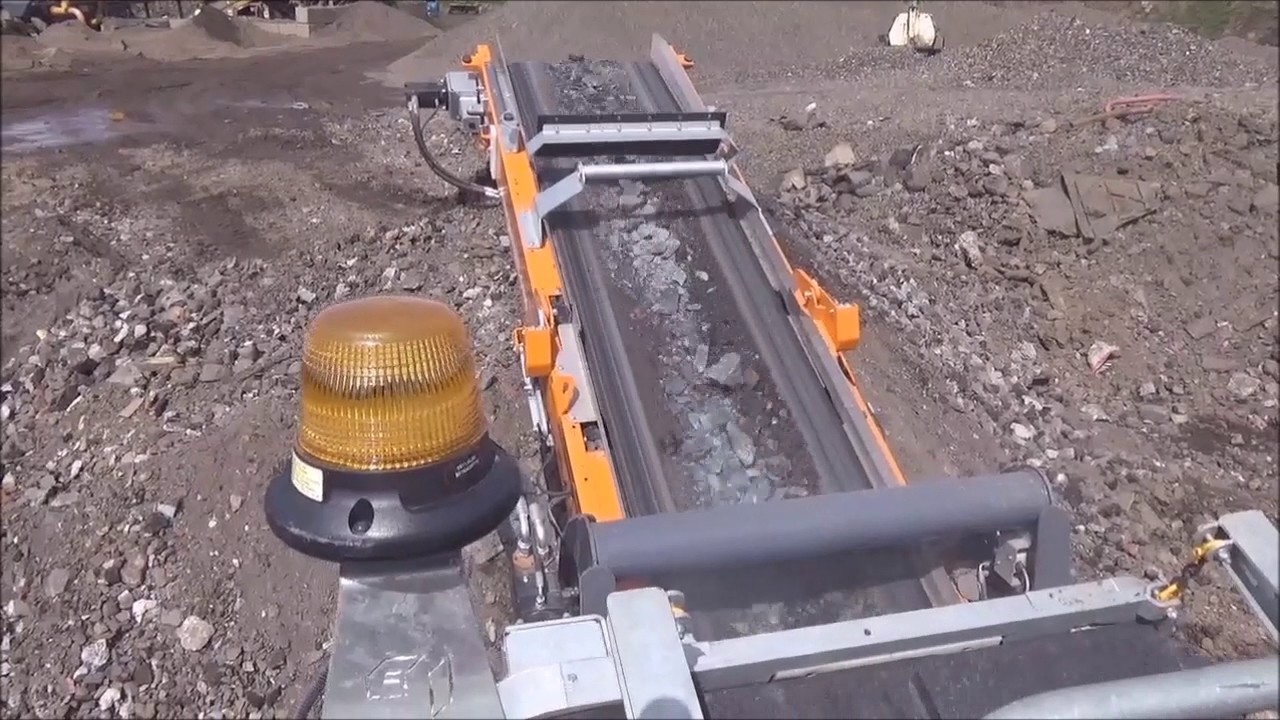 Portafill jaw crusher in recycling application. Crusher running in reverse.