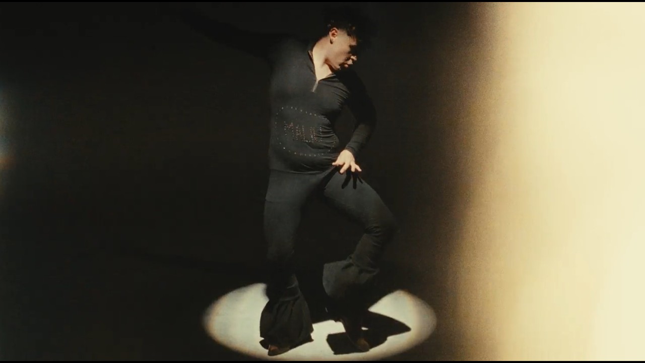 AL TACTO - MALIU (Official Video)