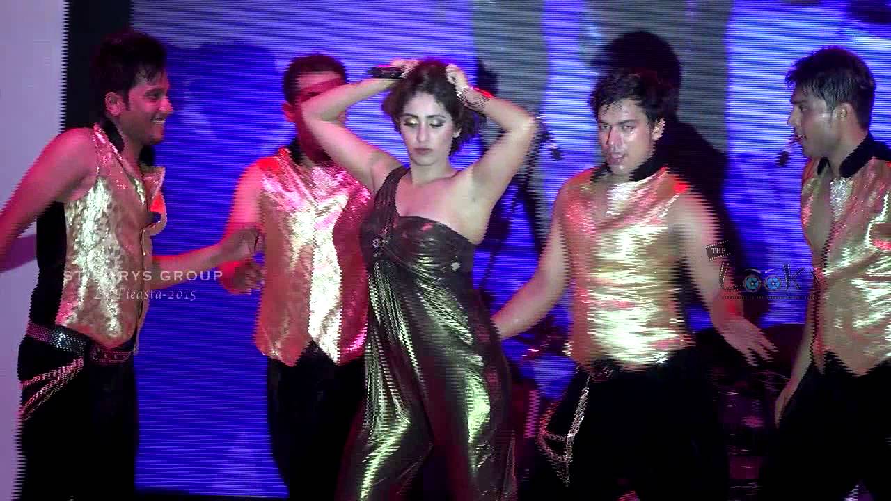 Neha Bhasin SEXY MOVES ON DRUM BEATS...SHAKE IT