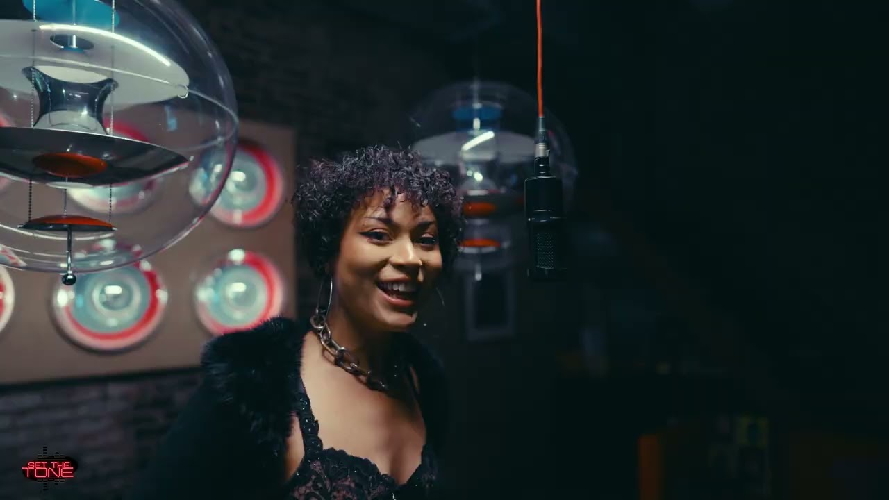 BOOQOO - Pay Me (Set The Tone Mic Performance)