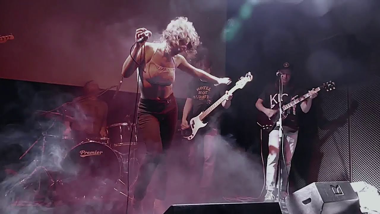 A Giant Dog live@ Blah Blah, Torino (excerpts)
