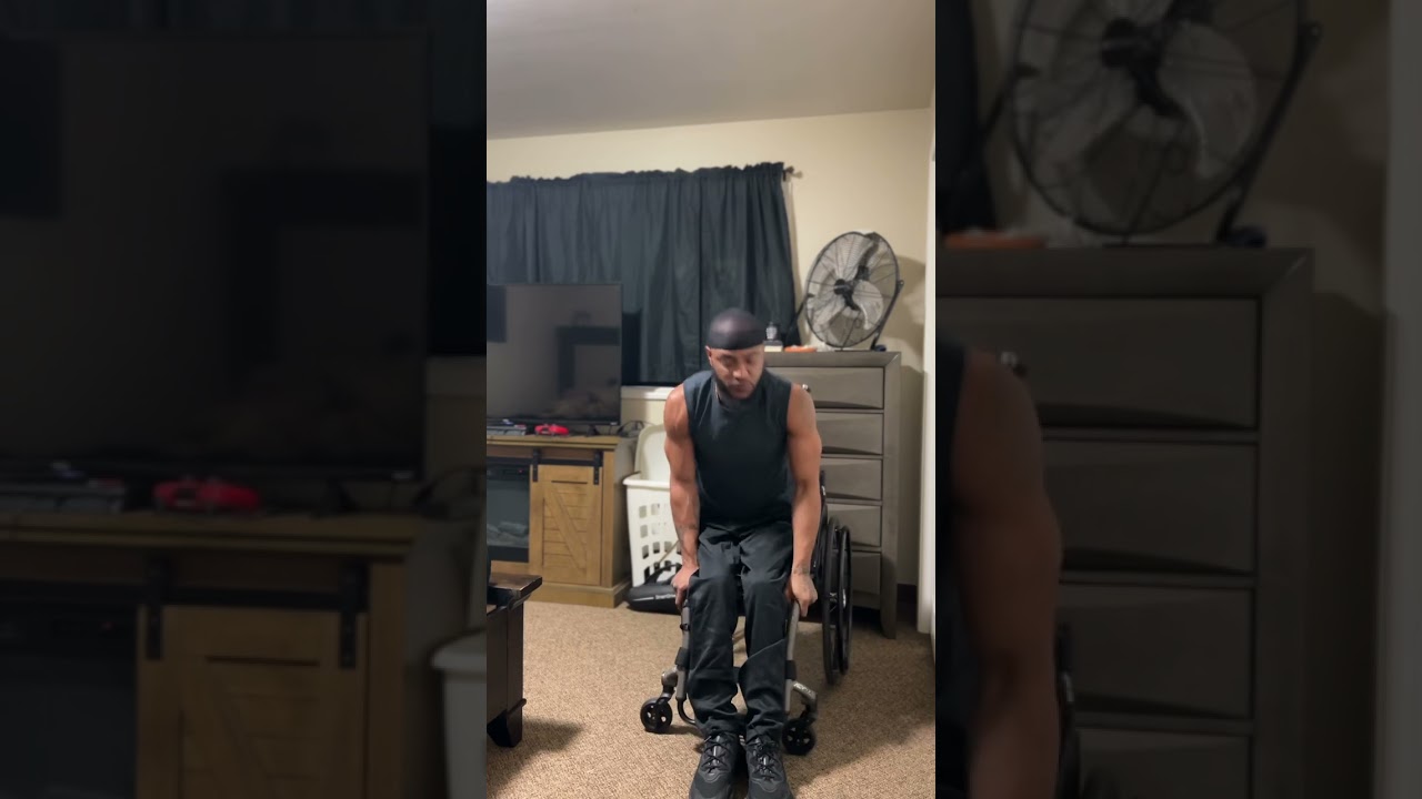 Wheelchair to floor transfer #spinalcordinjury #rehab #physicaltherapy #paraplegic #practice