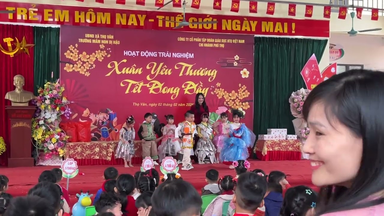 Biểu diễn thời trang Quân