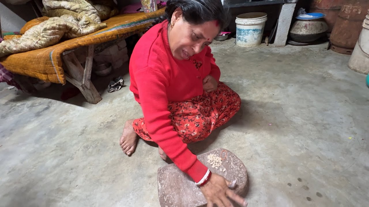 আজ দশটা বছর এই অসহায় মানুষটা এভাবেই লড়াই করে বেঁচে আছে 