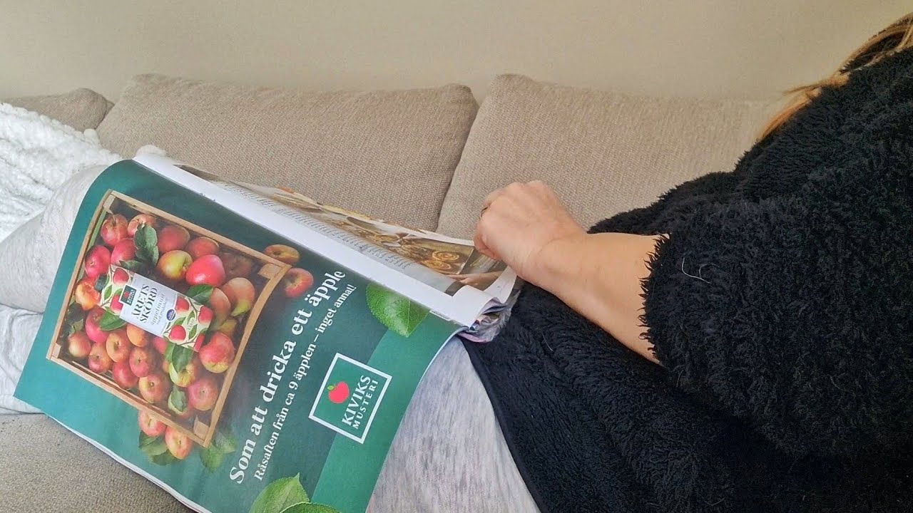 ASMR | Relaxed, squeezing page turning with finger licking 