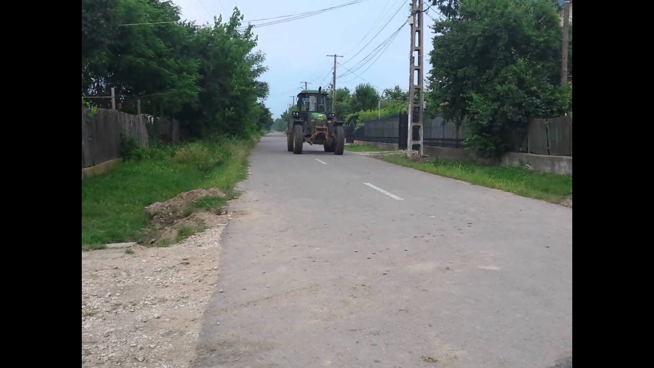 John Deere 4040S road running